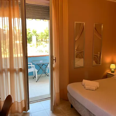 מלון Riva Etrusca 3*